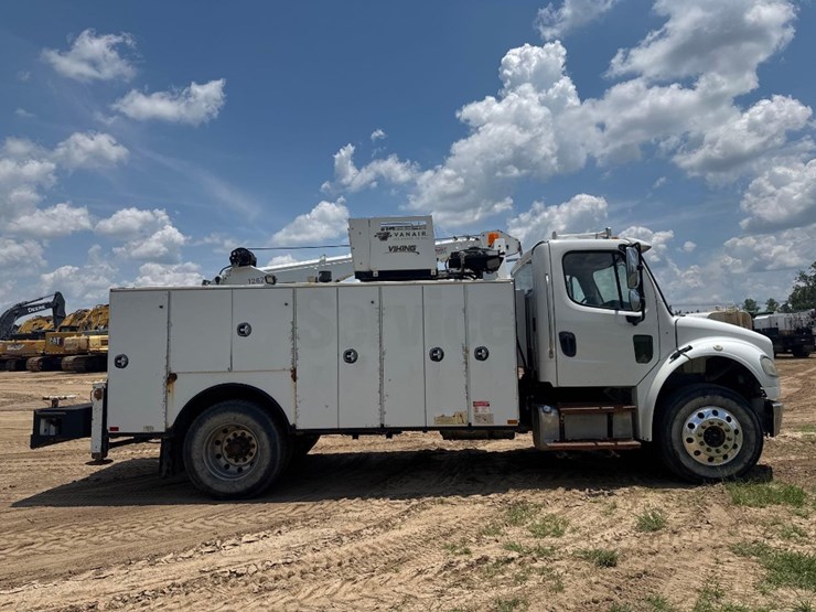 2014-freightliner-s/a-service-truck-image-4