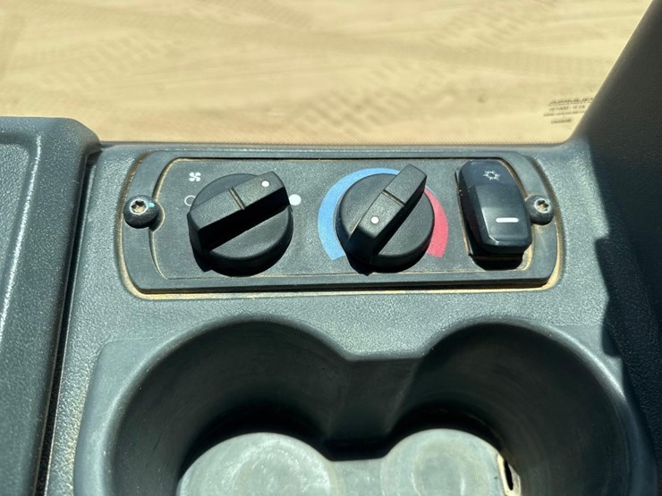 2019-caterpillar-d3k2-xl-image-29