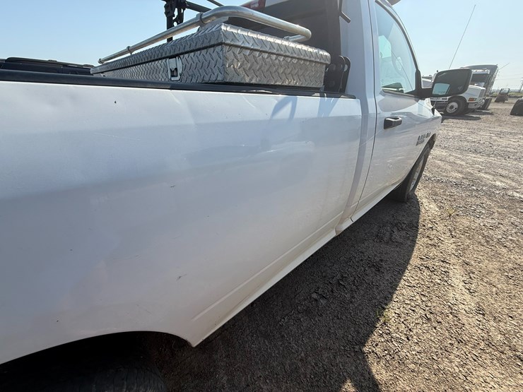 2015-dodge-ram-1500-image-22