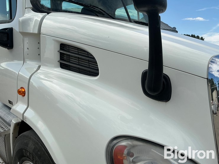 2012-freightliner-cascadia-113-image-9