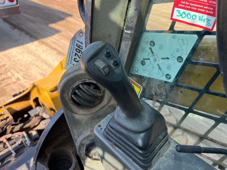2019-caterpillar-262d3-image-21