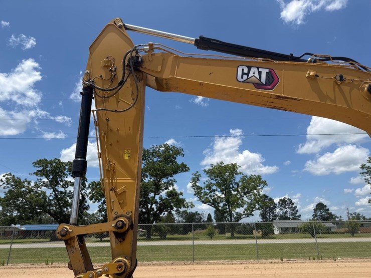 2020-caterpillar-326-image-26