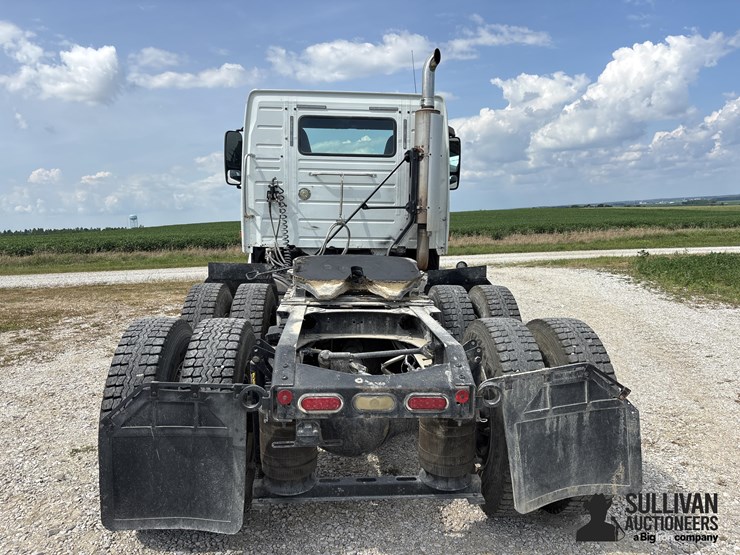 2003-volvo-vnl-t/a-day-cab-truck-tractor-image-6