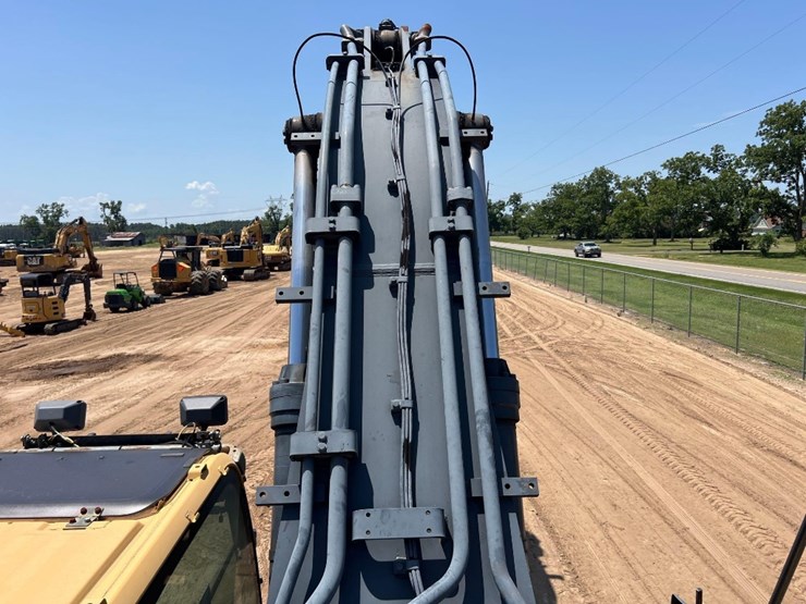 2013-deere-470g-lc-image-35