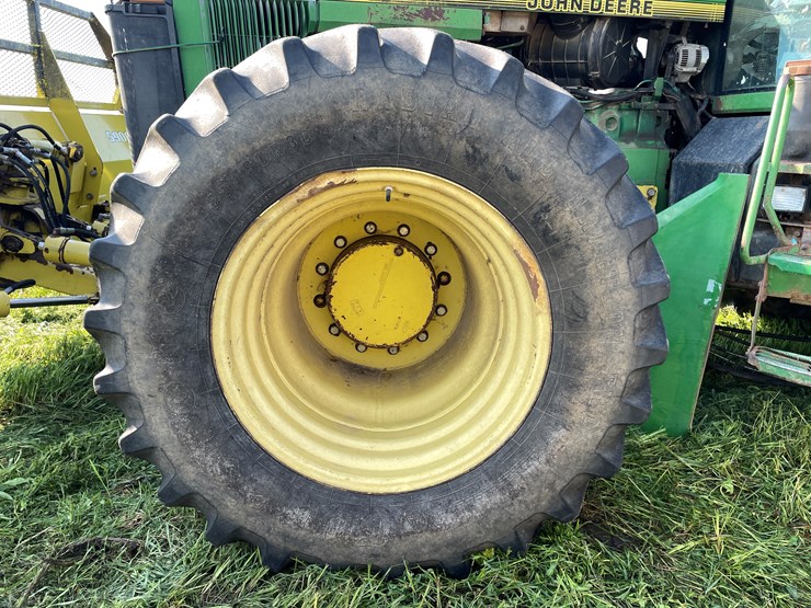john-deere-8400-image-33