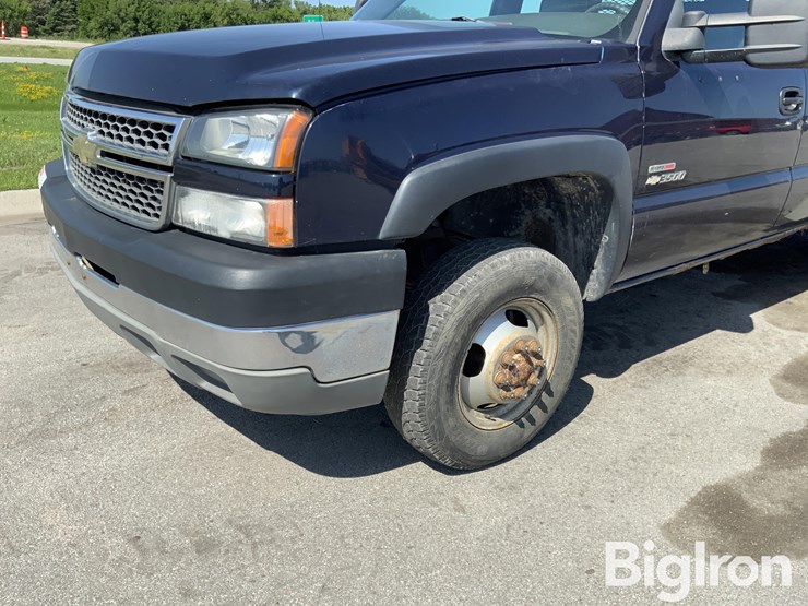 2005-chevrolet-silverado-3500-image-11