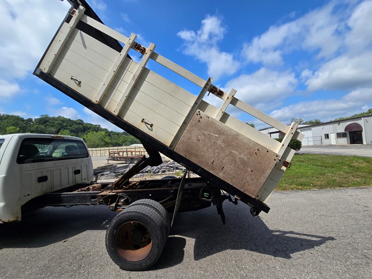 2011-ford-f550-image-87
