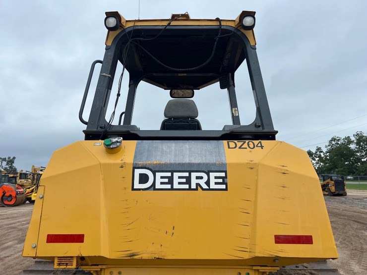 2016-deere-700k-lgp-image-26