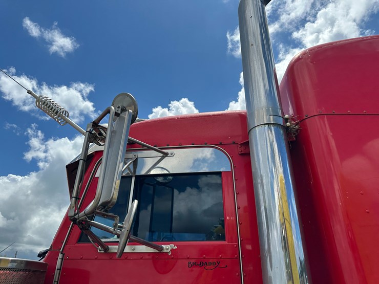2003-peterbilt-379-image-31