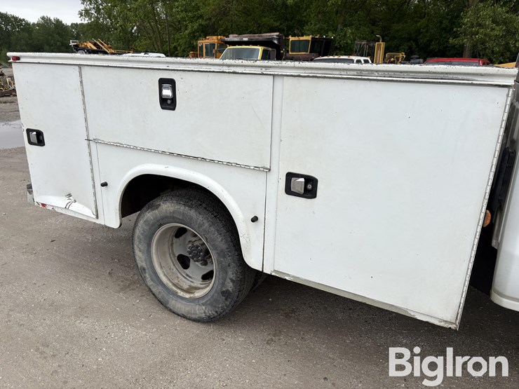 2016-chevrolet-silverado-3500-image-16