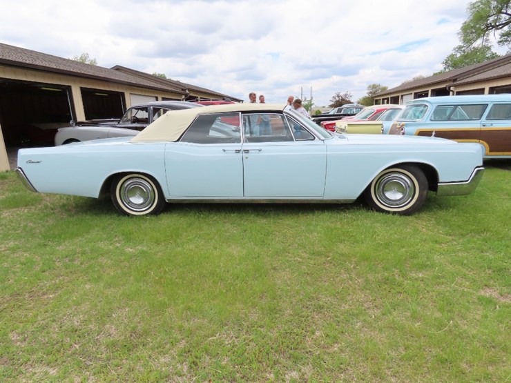 1967-lincoln-continental-convertible-image-4