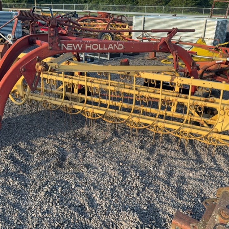 NEW HOLLAND 256