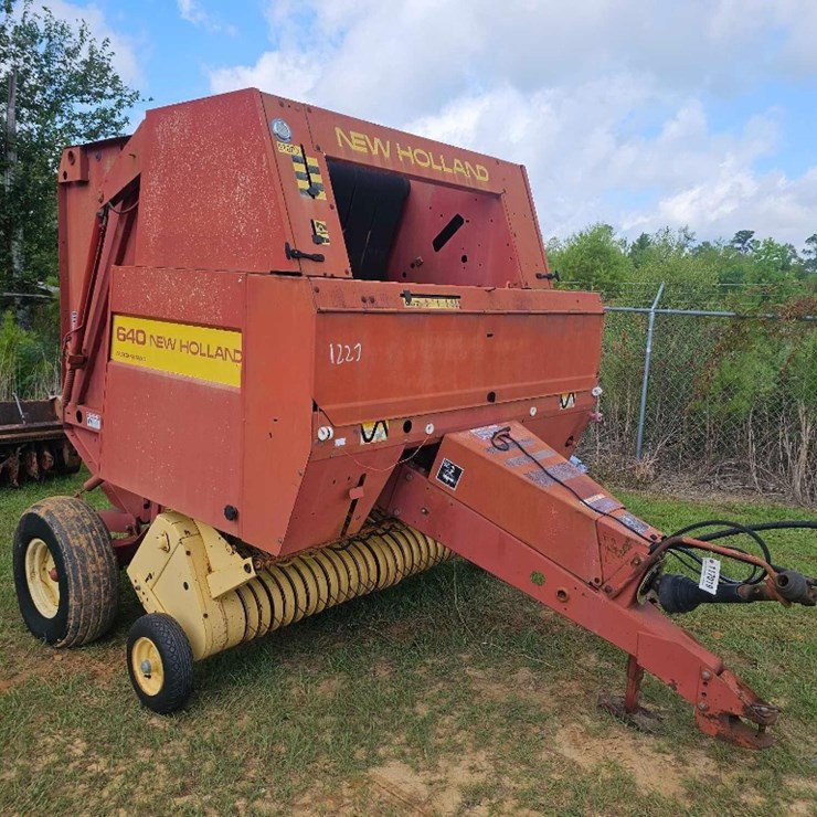 NEW HOLLAND 640