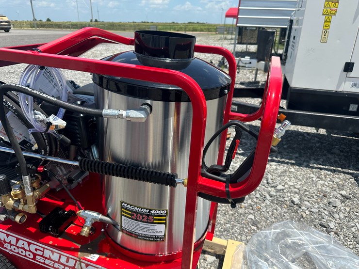 #1-•-unused-magnum-4000-series-hot-water-pressure-washer-2528126-inv#:-24638-image-16