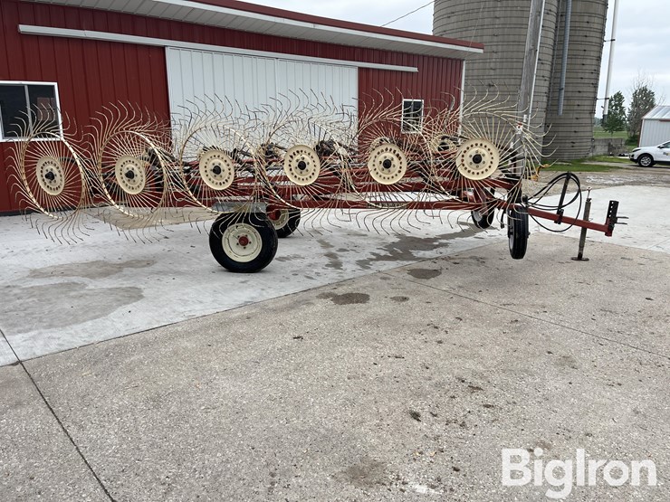 h&s-bifold12hyd-12-wheel-double-wheel-rake-image-4
