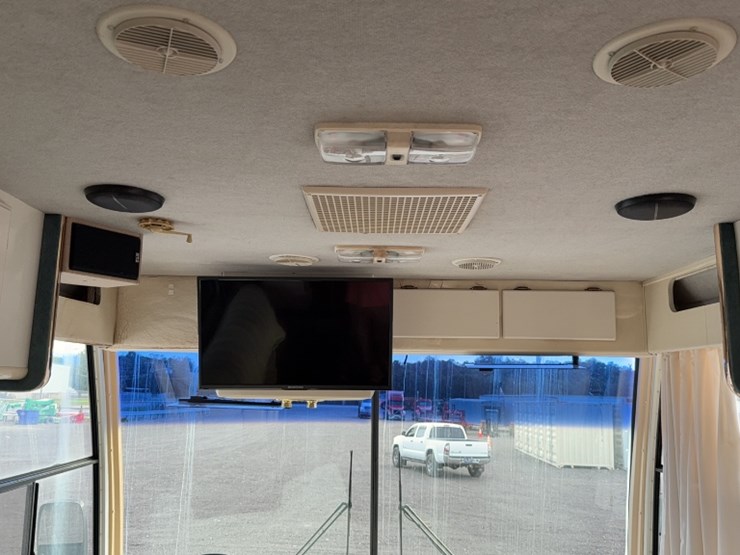 #3003-•-1996-freightliner-scenic-cruiser-38'-motor-home-image-28