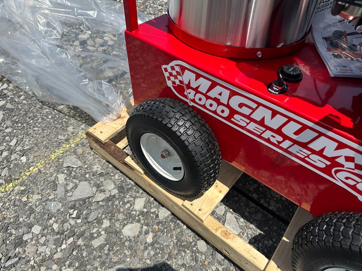 #3-•-unused-magnum-4000-series-hot-water-pressure-washer-252766-inv#:-24640-image-9