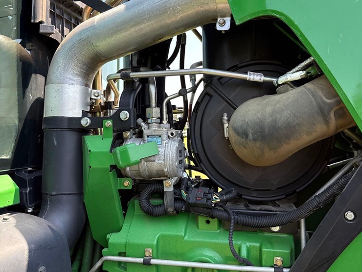 2013-john-deere-8260r-image-30