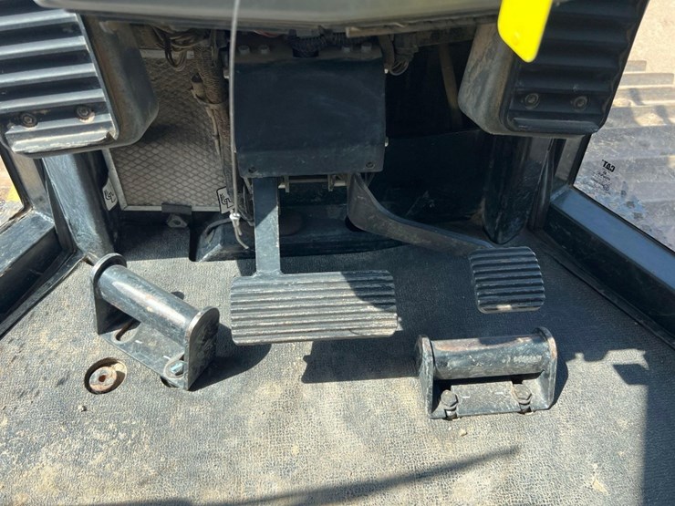 2019-caterpillar-d6n-lgp-image-39