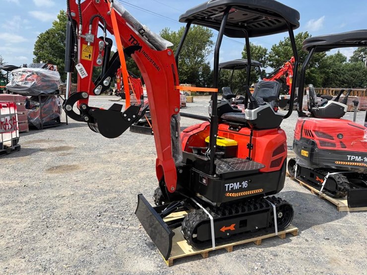 tpm-16-mini-excavator-image-1