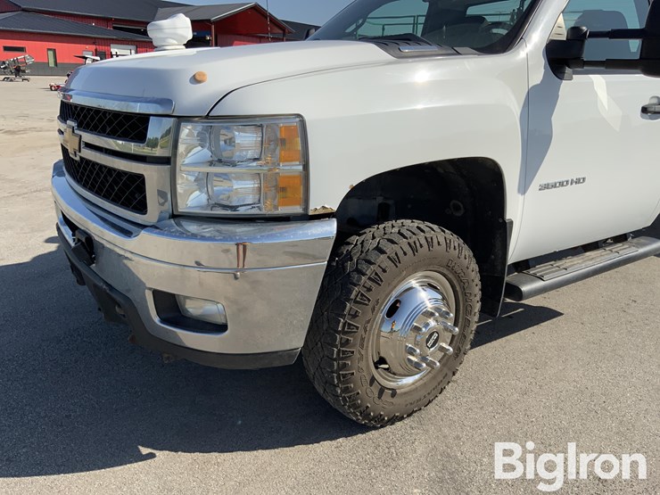2013-chevrolet-3500hd-image-12