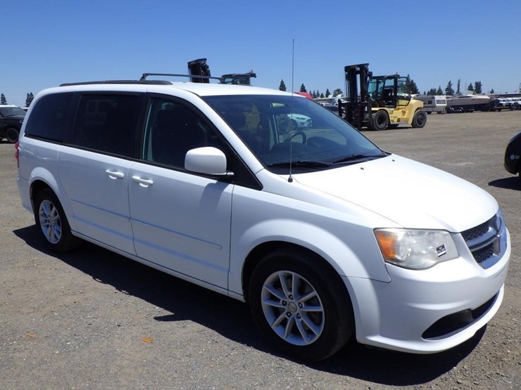 2014-dodge-grand-caravan-image-2