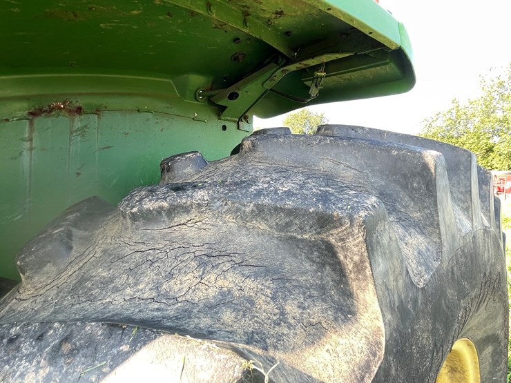 john-deere-6405-image-33