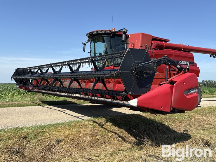 2011-case-ih-3020-image-1