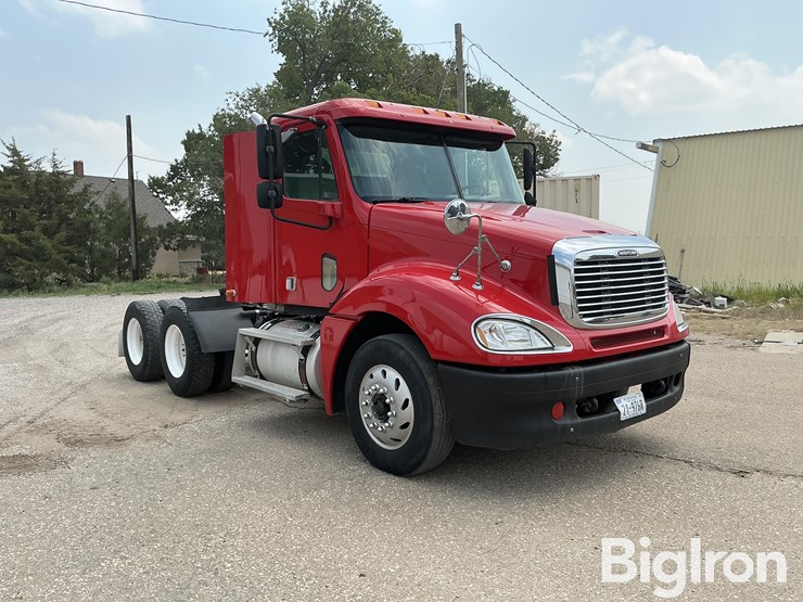 2003-freightliner-columbia-120-image-3