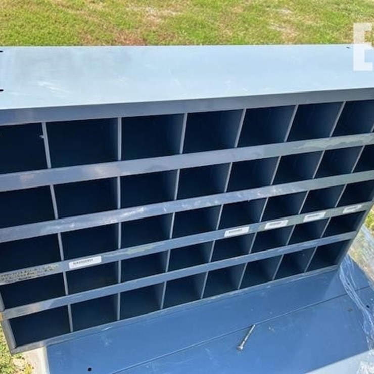 (4) 40 SLOT METAL BOLT BINS