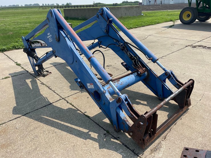 new-holland-72lb-image-1
