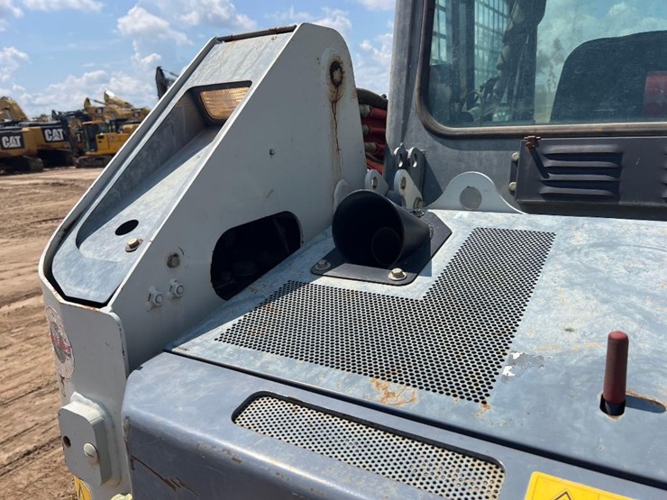 2019-takeuchi-tl8-image-21