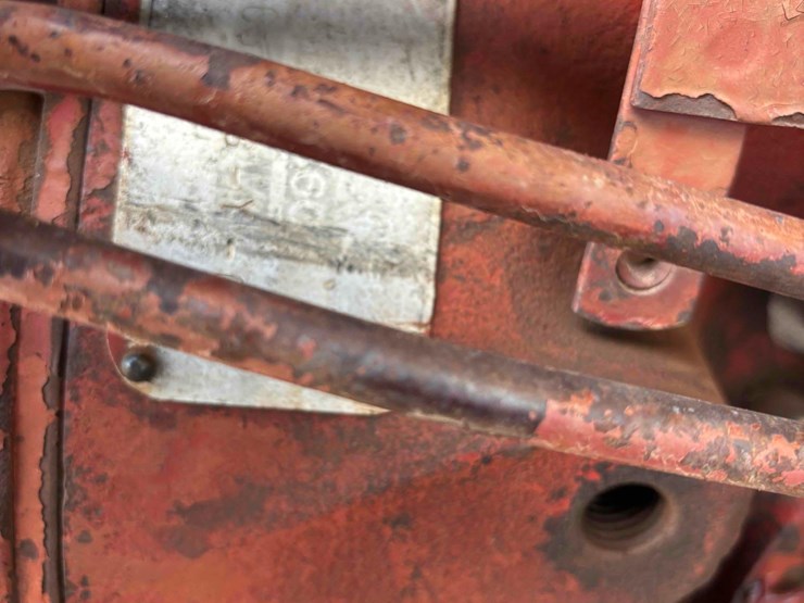 farmall-560-tractor-image-8