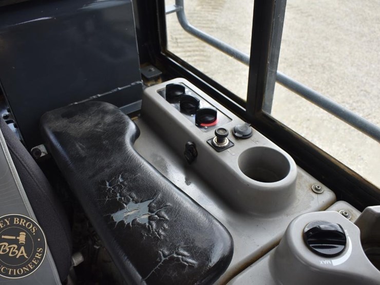 2015-komatsu-d61exi-23-image-38