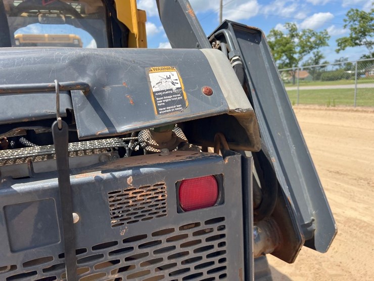 2019-deere-331g-image-23