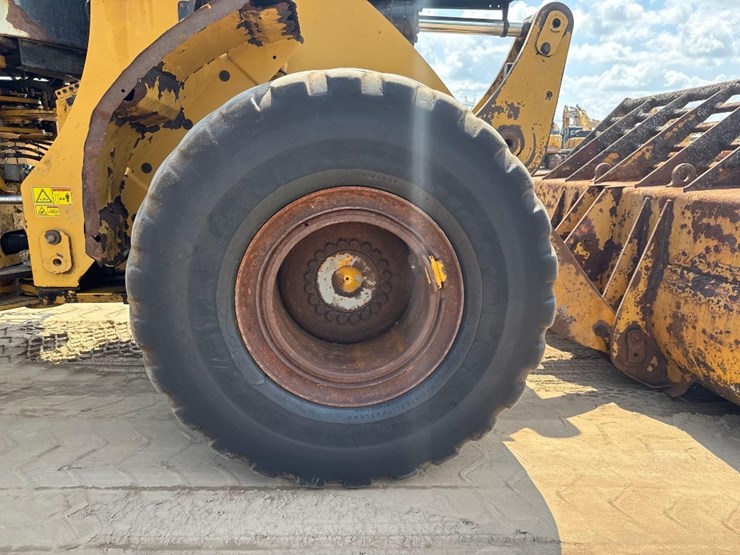 caterpillar-962m-image-11
