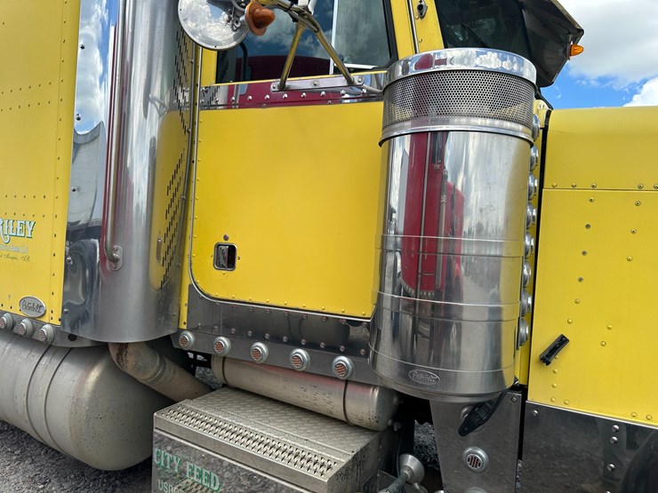 1998-peterbilt-379-image-46
