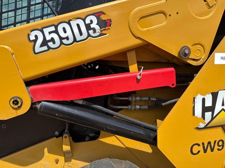 2020-caterpillar-259d3-image-22