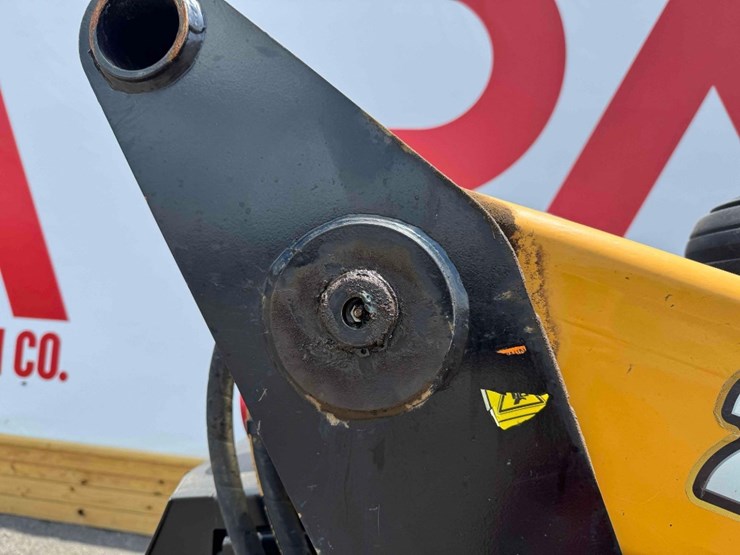2022-caterpillar-299d3-image-45