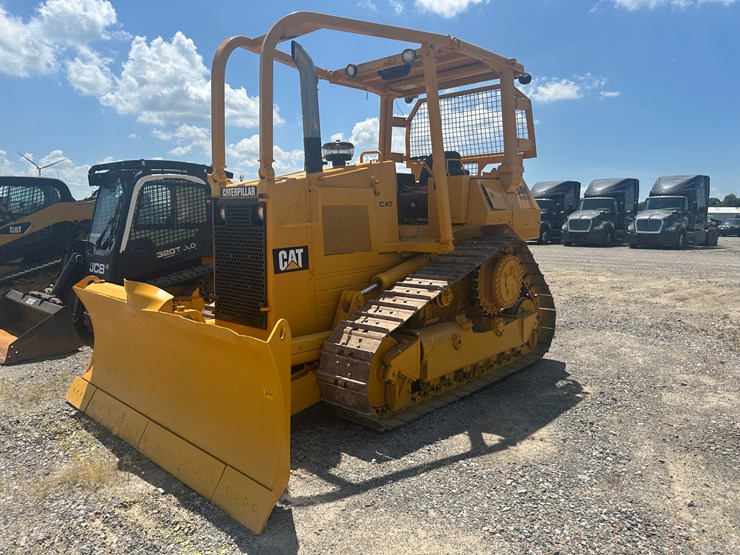 caterpillar-d4h-image-1