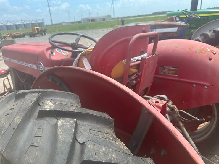 massey-ferguson-135-image-18