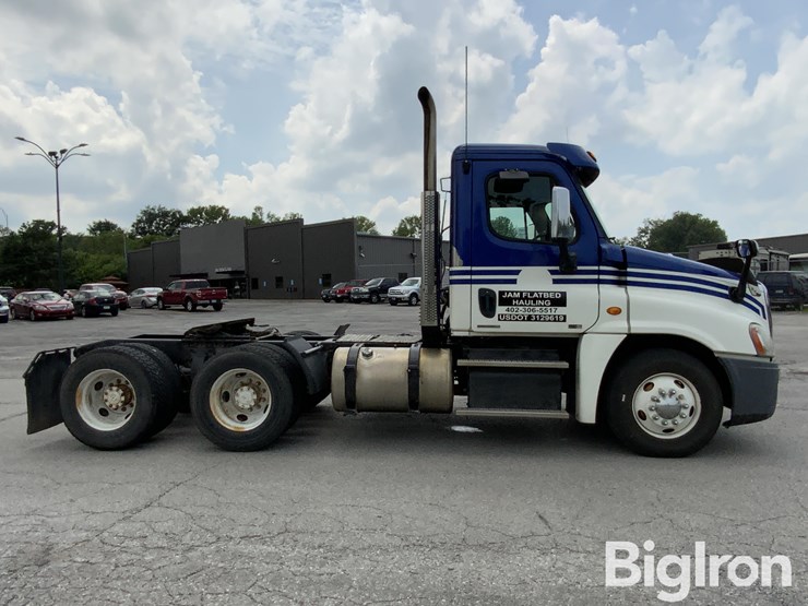 2012-freightliner-cascadia-125-image-4