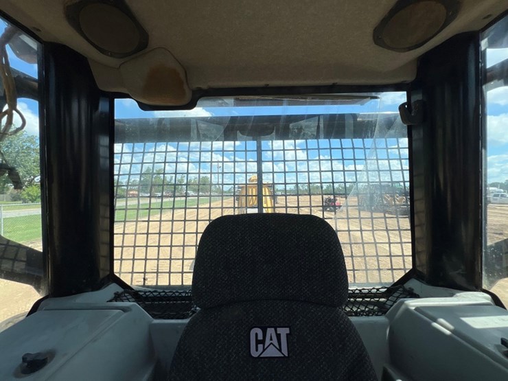 2019-caterpillar-d6n-lgp-image-40