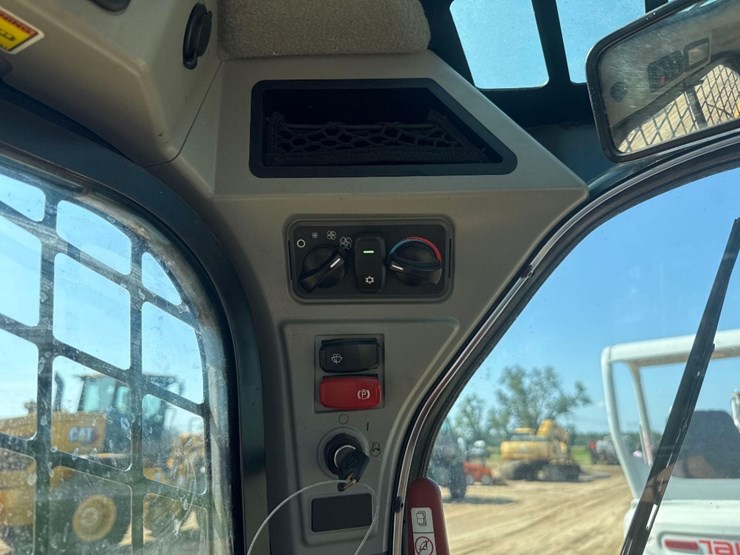 2019-caterpillar-236d3-image-21