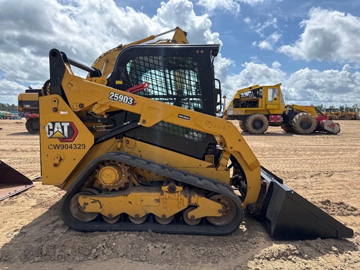 2020-caterpillar-259d3-image-5