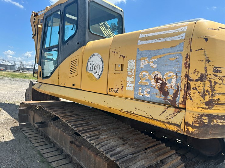 komatsu-pc200-image-27