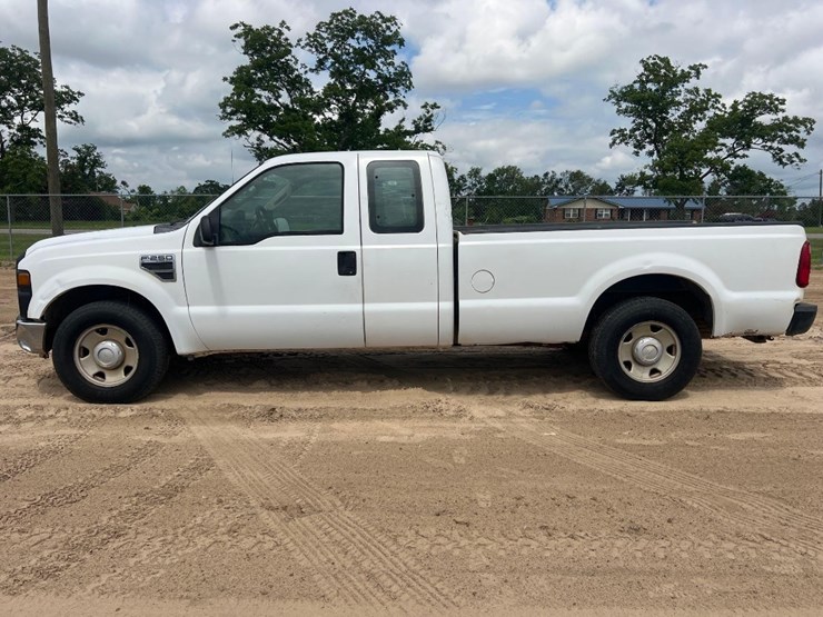 2008-ford-f250-xl-image-1