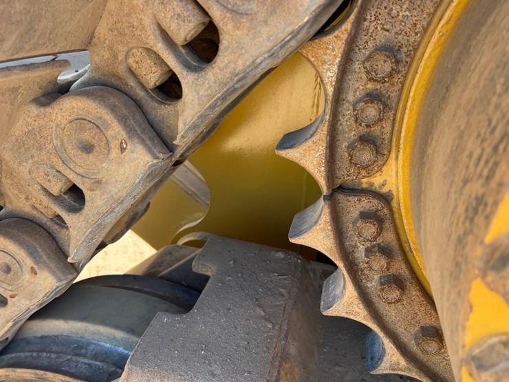 2018-caterpillar-d8t-image-14