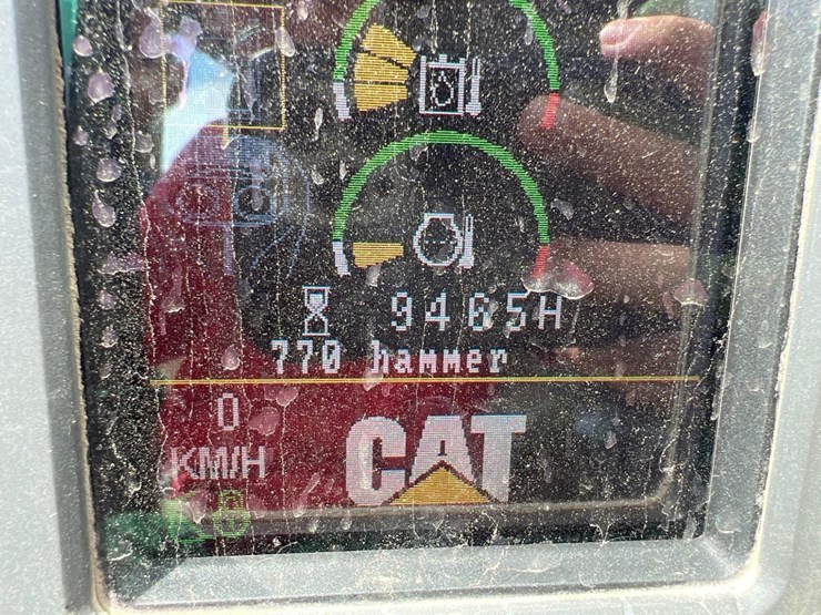 2011-caterpillar-m318d-image-39