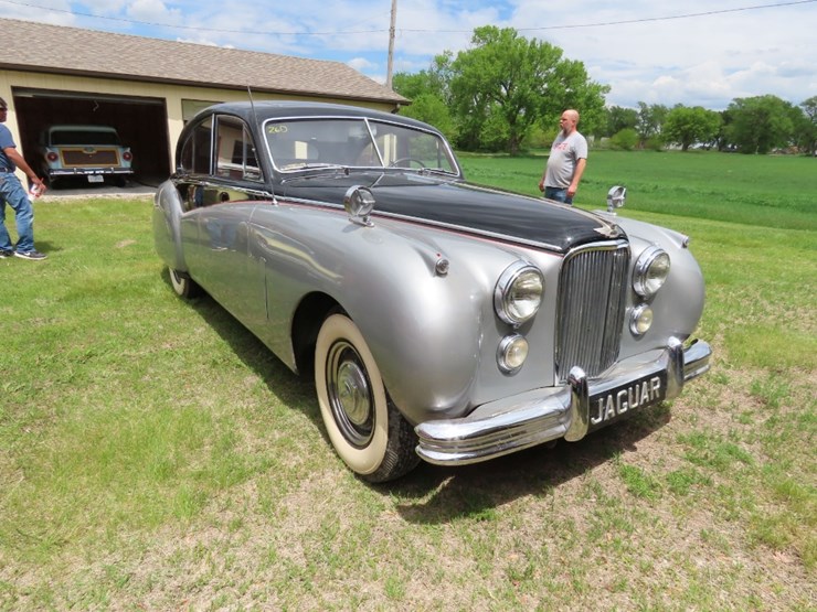 1960-jaguar-mark-ix-image-1